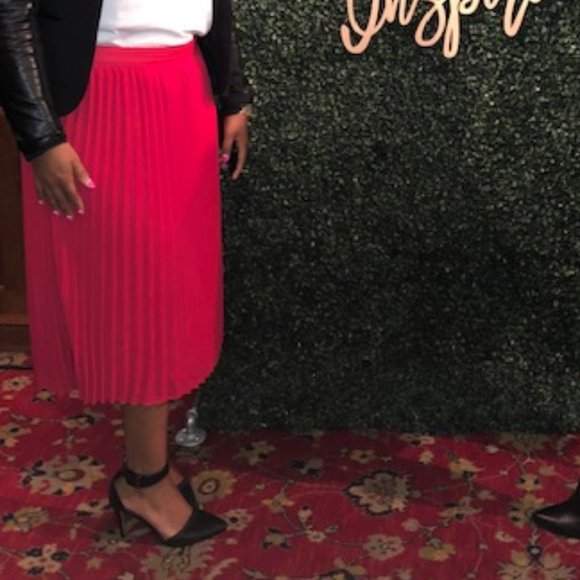 Pink Pleated Skirt - Picture 2 of 2